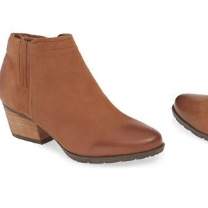 Blondo Valli Waterproof Booties